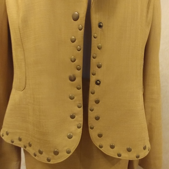 Blazer and skirt set trimmed with metal buttons - Picture 3 of 7